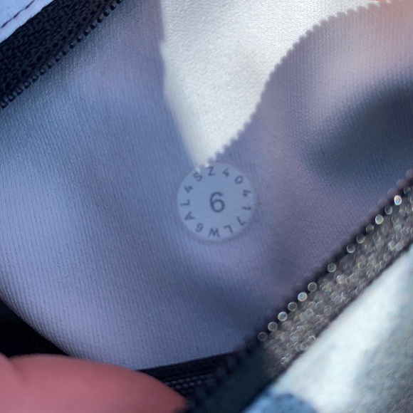 LULULEMON speed up crop 21β - Picture 14 of 15